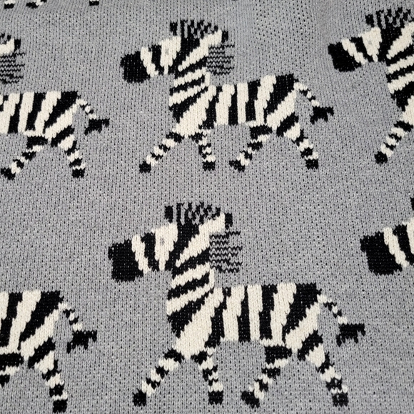 Zebra Print Transitional Gray Knitted 33" X 40" Baby Blanket - Picture 3 of 4